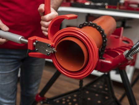 Устройство для резки и снятия фаски V-CUT110, применение